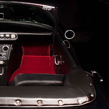 CalSpyder Black Interior with Red Floor Mats, passenger's side